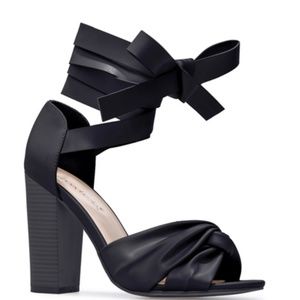 Shoedazzle Black Deley Heels